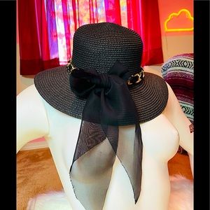 Hat for Sunny days upscale with faux gold chain